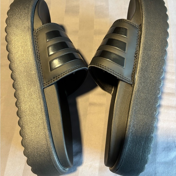 Adidas Black Slide Sandals
Brand new - Picture 4 of 5